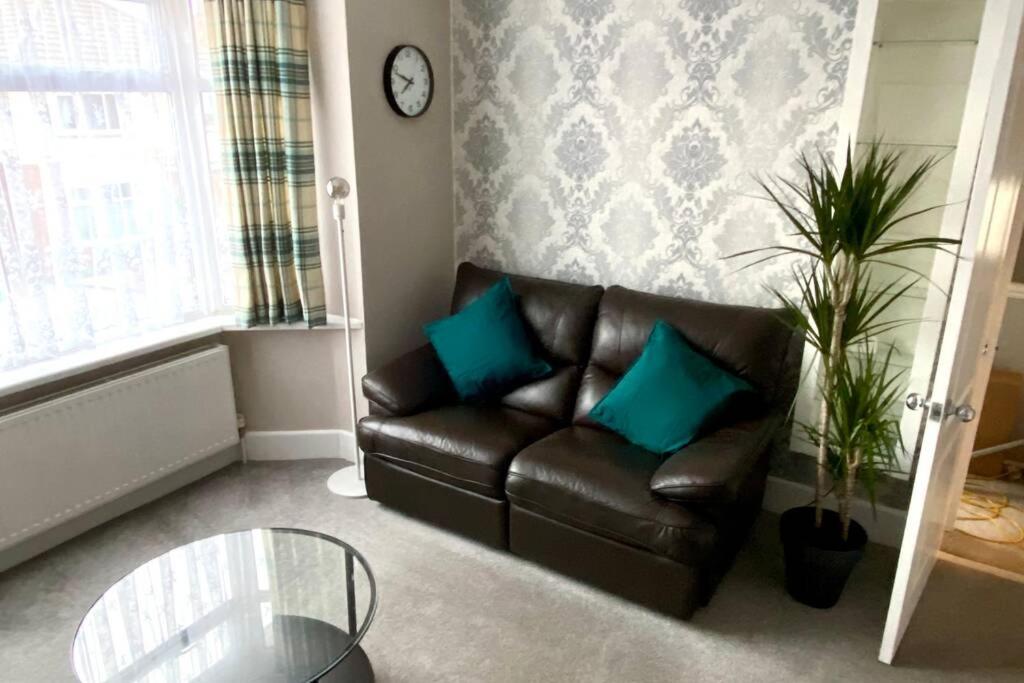 Spacious 2 Bed Apt Sleeps 4 Near Bournemouth Beach Eksteriør billede