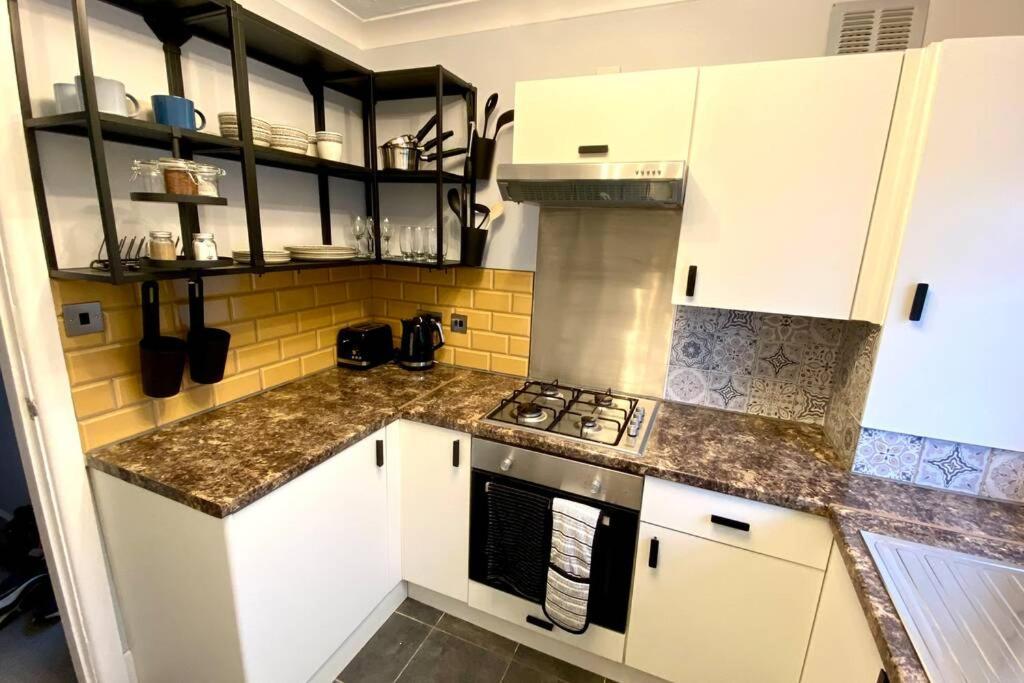 Spacious 2 Bed Apt Sleeps 4 Near Bournemouth Beach Eksteriør billede